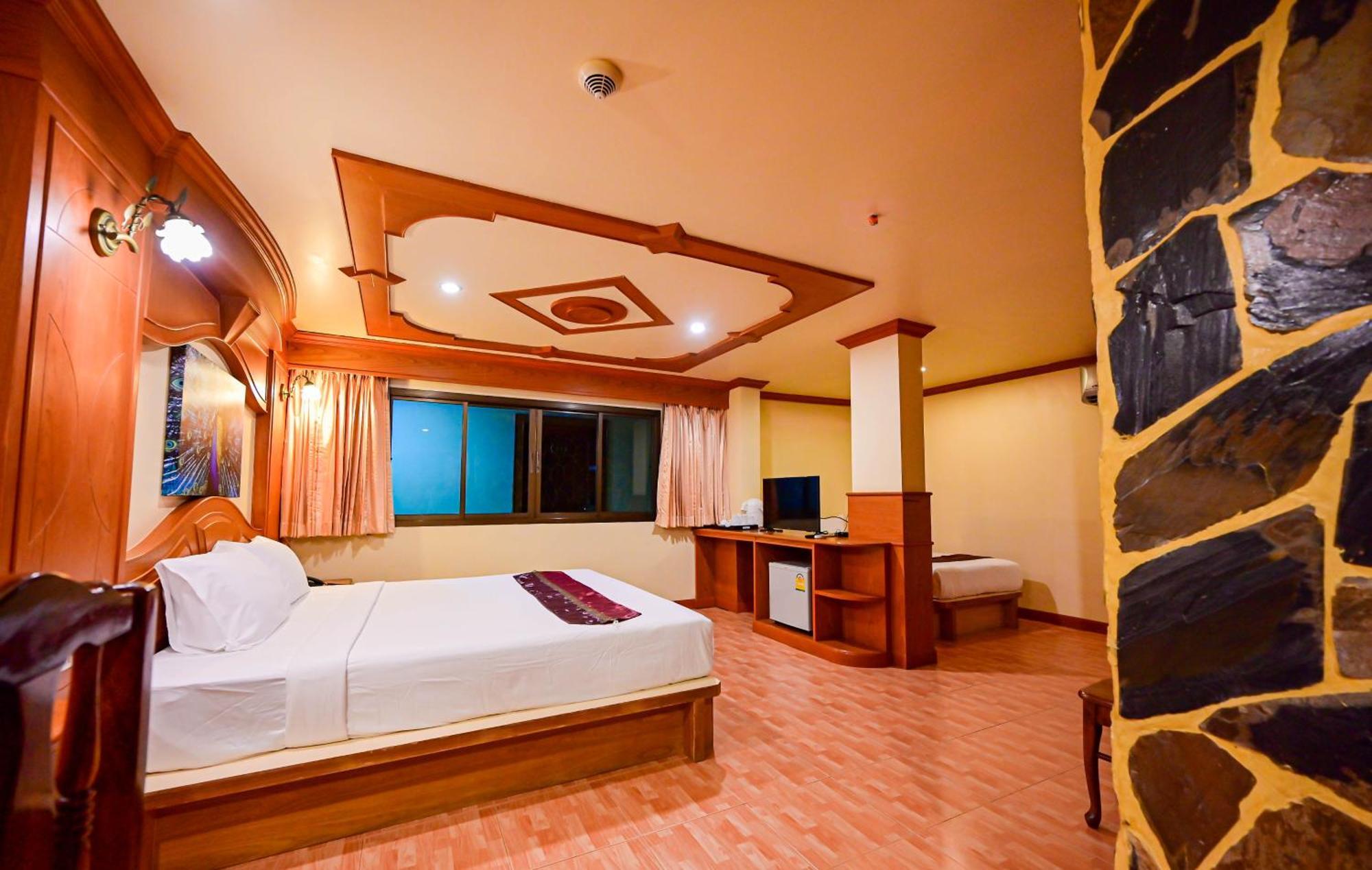 Tiger Complex Hotel Patong Exterior photo