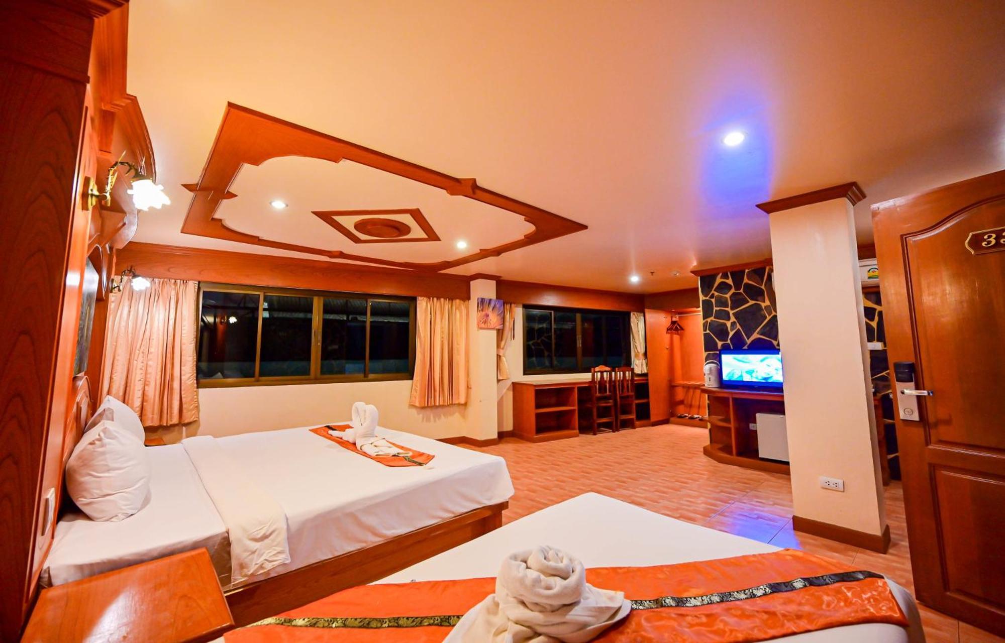 Tiger Complex Hotel Patong Exterior photo