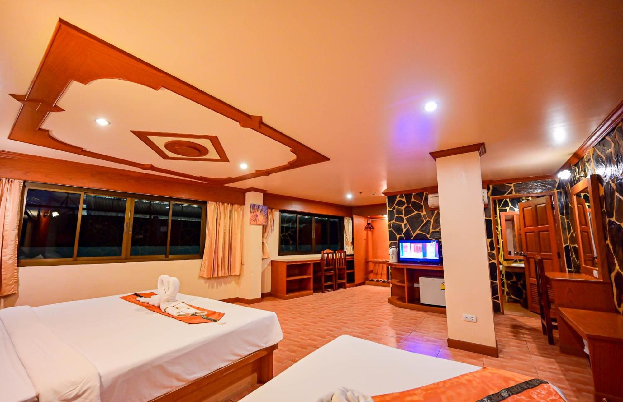 Tiger Complex Hotel Patong Exterior photo