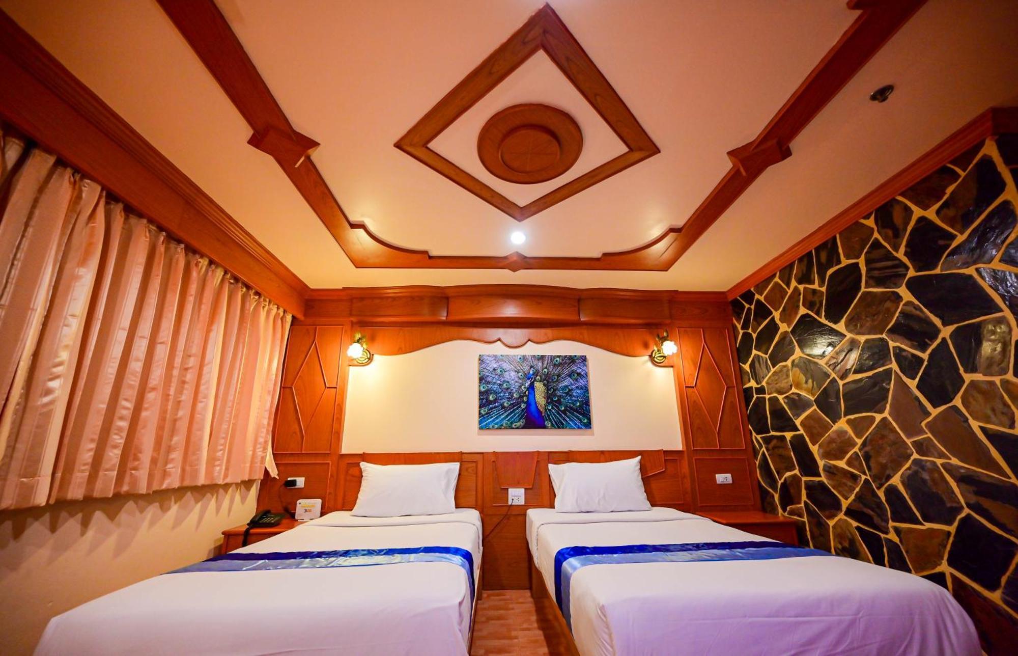 Tiger Complex Hotel Patong Exterior photo