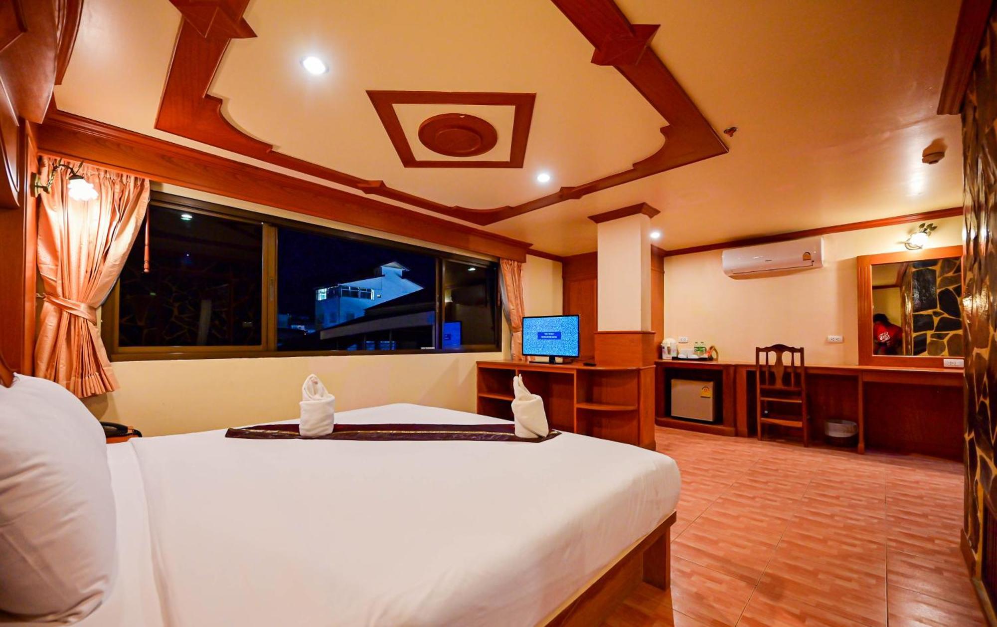 Tiger Complex Hotel Patong Exterior photo