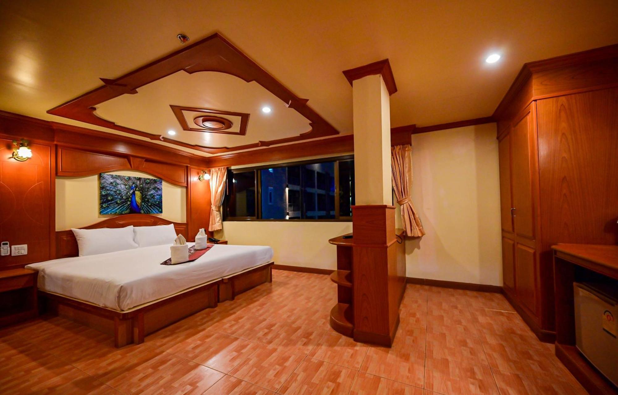 Tiger Complex Hotel Patong Exterior photo