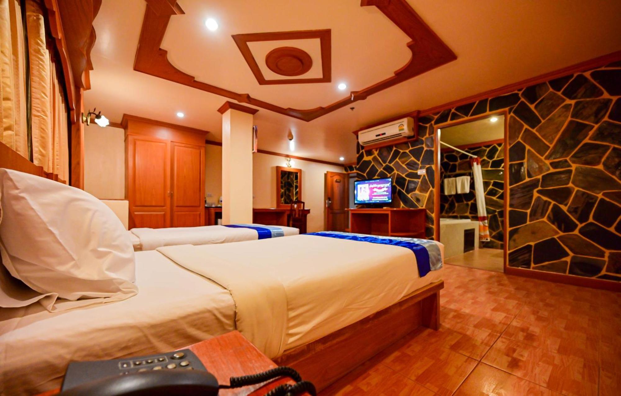 Tiger Complex Hotel Patong Exterior photo